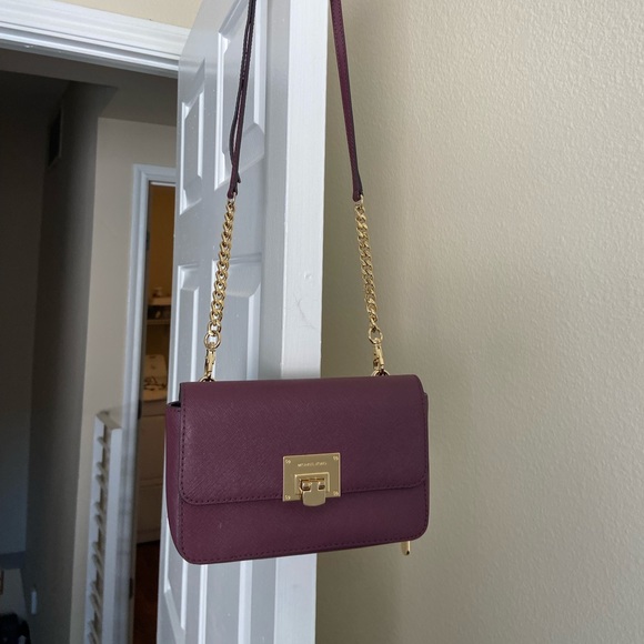 Michael Kors plum & MK signature print crossbody bad with built in wallet - Picture 2 of 7